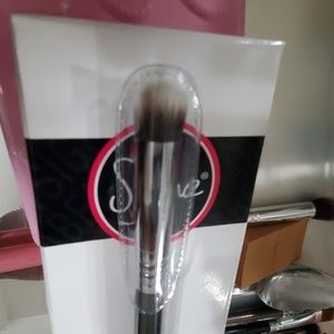 Sigma beauty  brush P82.